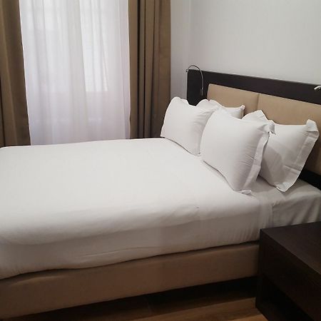 อูนา ฟิเนสตรา ซู มอนติ Hotel โรม ภายนอก รูปภาพ