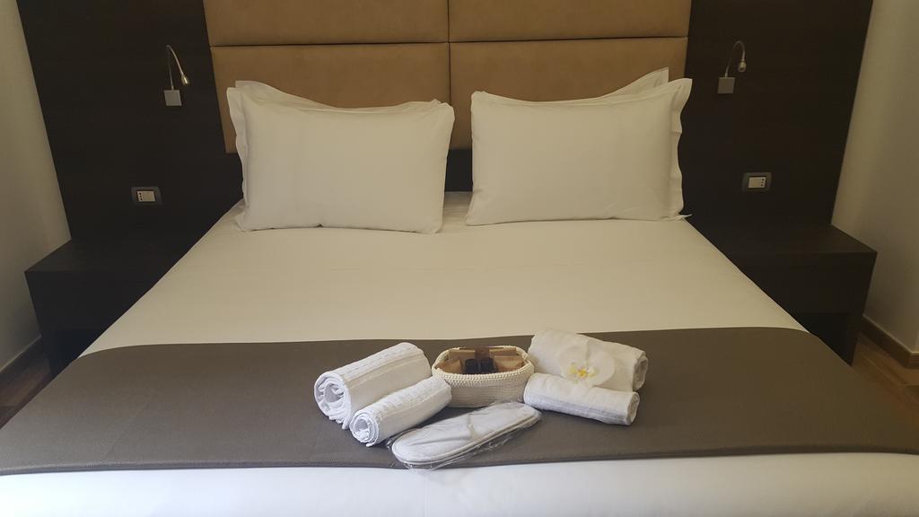 อูนา ฟิเนสตรา ซู มอนติ Hotel โรม ภายนอก รูปภาพ